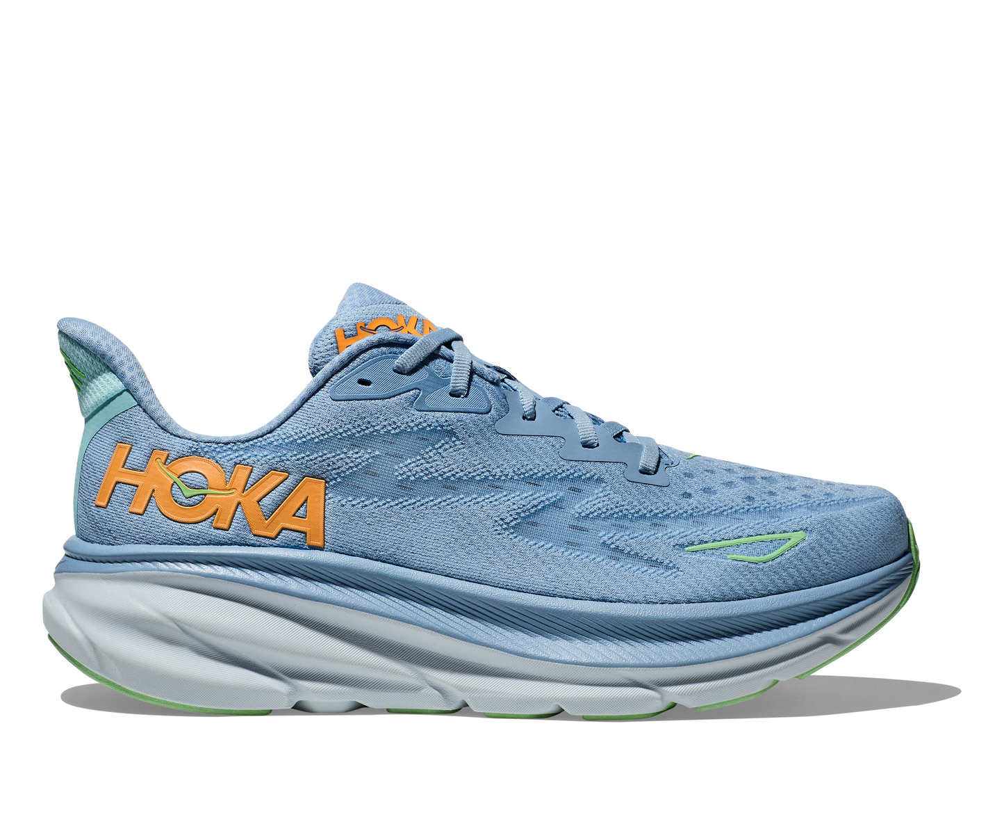 Hoka M Clifton 9 DLL - Den pålitliga Clifton 9, denna gång i Ljus Blå färg med orangea och gröna detaljer.