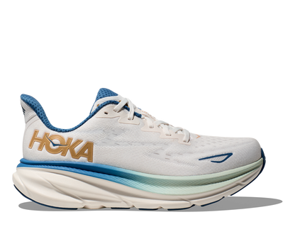 Hoka M Clifton 9 FTG - Vit med blåa och guld detaljer.