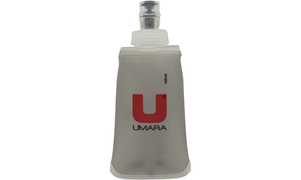 UMARA Awesome Softbottle / Softflaska 150ml. Mjuka vattenflaskor som även kan användas till att fylla med sportdryck eller gel. Grå i utseendet med Umaras logga på.